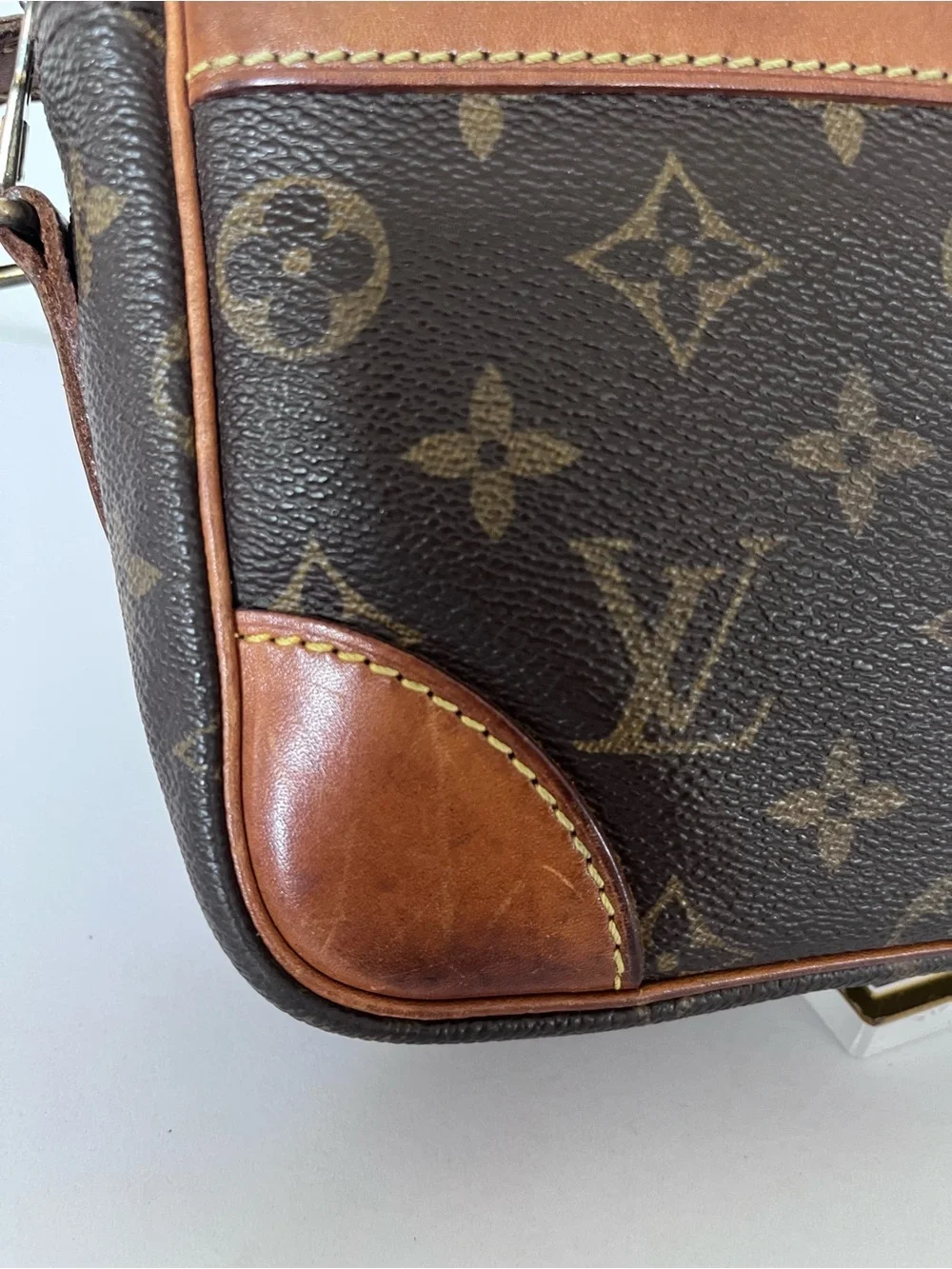 LOUIS VUITTON TROCADERO 27 MONOGRAM SHOULDER BAG.